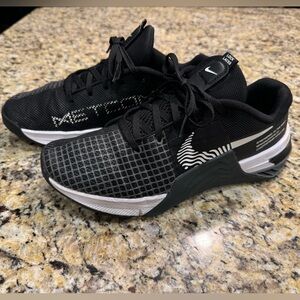 Nike Women Metcon 8 'Black Dark Smoke Grey'